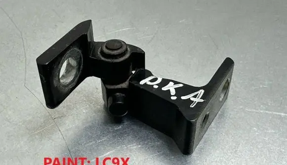 Volkswagen PASSAT B8 Rear door lower hinge 8X0831403E 8X4833405A