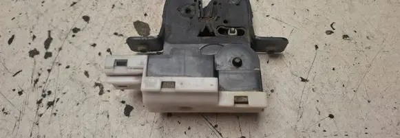 Renault Laguna II Tailgate exterior lock 3200229957