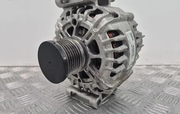 Mercedes-Benz C W204 Generator/alternator A0009067902 H617417A FG15T079