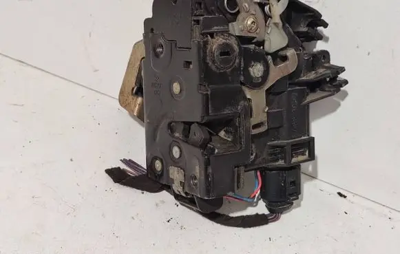 Audi A6 S6 C5 4B Rear door lock 4B0839015B 4B0839015G