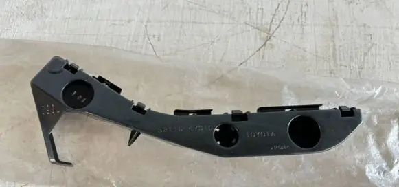 Toyota Prius (XW20) Front bumper mounting bracket 52116-47010