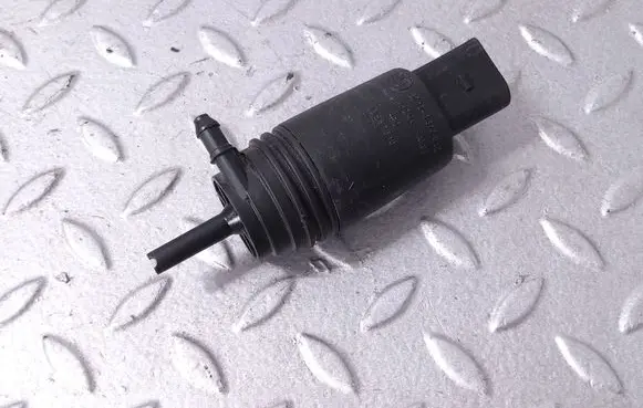 BMW 3 E90 E91 Windscreen/windshield washer pump 8377612 67128377612