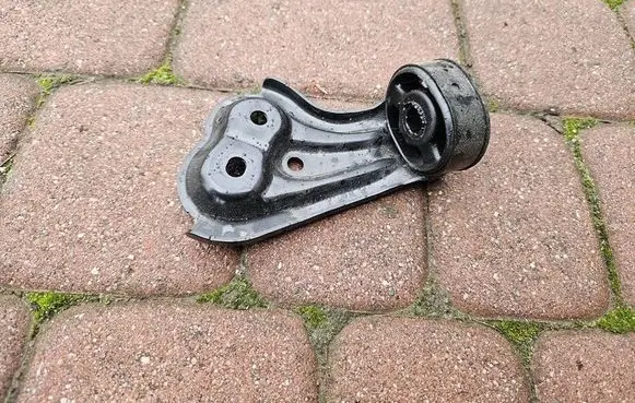 Toyota Camry VIII XV70 Front splash guards bracket OPELCZESCI.com-C47