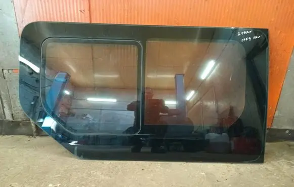 Renault Trafic II (X83) Side middle window/glass 