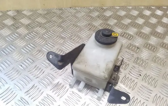 Toyota Previa (XR30, XR40) II Brake fluid reservoir 13231140030