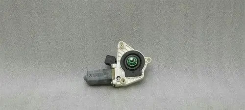 Mercedes-Benz CLA C117 X117 W117 Front door window regulator motor A2078200542