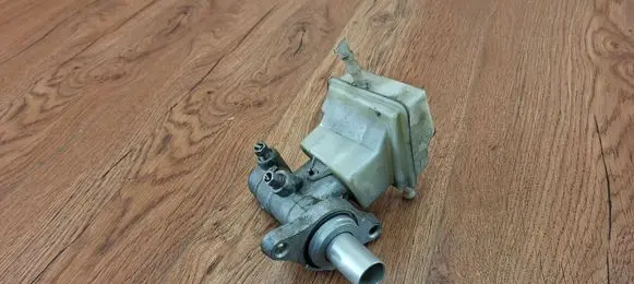 Master brake cylinder