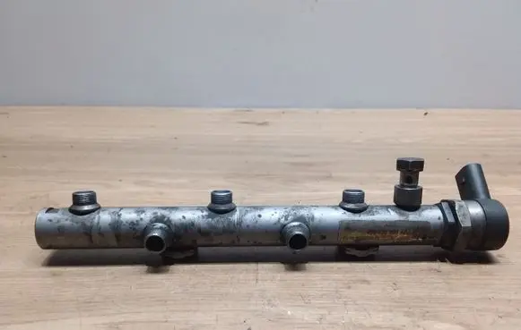 Audi A6 S6 C6 4F Fuel pressure regulator 057130764F 059130090AF