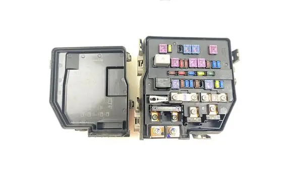 Honda CR-V Fuse box set 08SWYE01 0085410611070295 008541061108