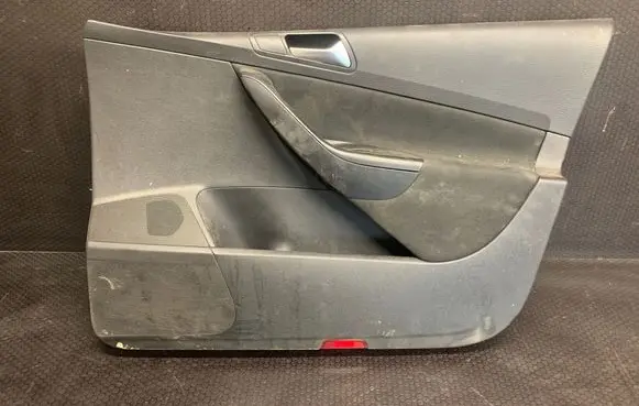 Volkswagen PASSAT B6 Front door card panel trim 3C1867012