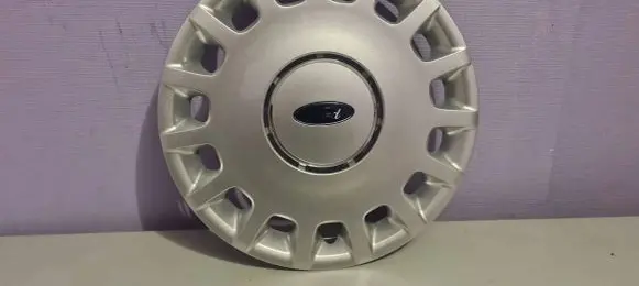 Ford Focus R14 wheel hub/cap/trim 98AB1130MD 1132737