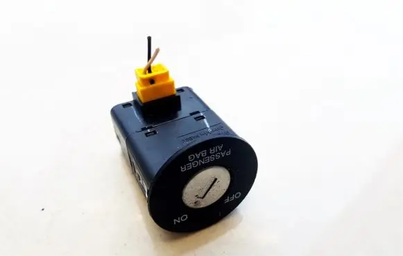 Hyundai i10 Passenger airbag on/off switch 