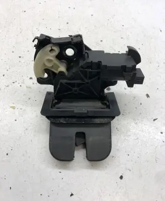Audi A6 S6 C6 4F Tailgate/trunk/boot lock/catch/latch 8P4827505C