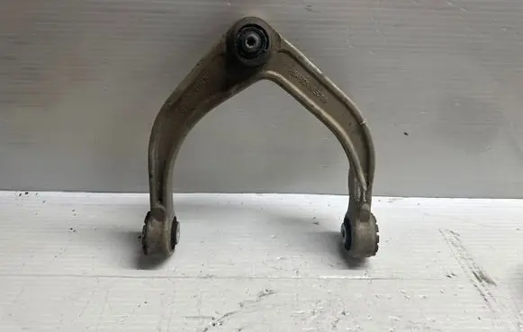 Volvo XC90 Front lower control arm/wishbone