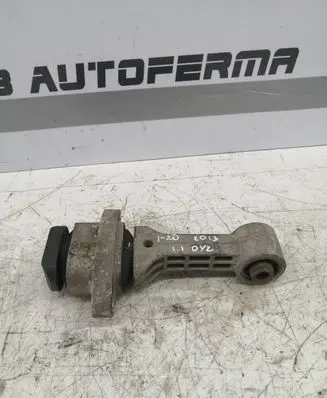 Hyundai i20 (PB PBT) Engine mount bracket