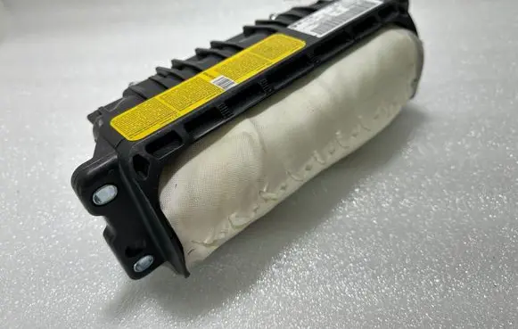Volkswagen PASSAT B7 Passenger airbag 3AA880204B 34104833B 1070148310509