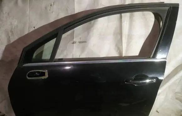 Citroen C5 Front door juodos