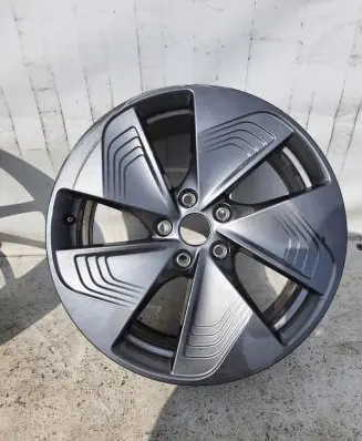 Cupra Born R18 alloy rim 