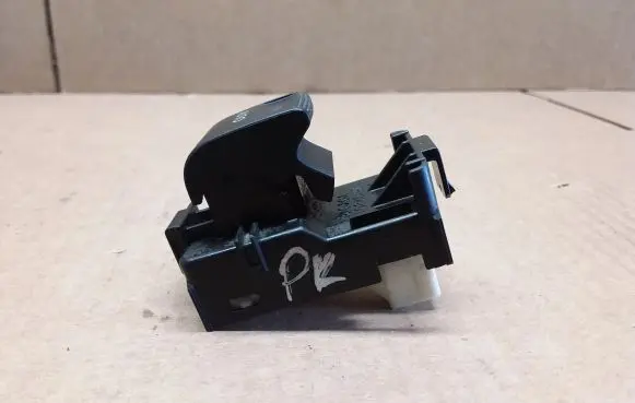 Toyota Prius+ (ZVW40) Electric window control switch 192801