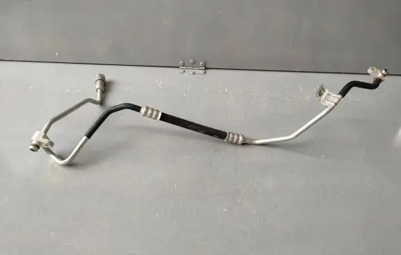 Audi A4 S4 B9 Air conditioning (A/C) pipe/hose 8W1816720
