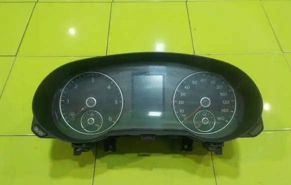 Volkswagen Sharan Speedometer (instrument cluster) 7N0920970G