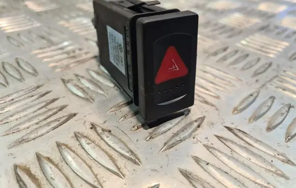 Volkswagen PASSAT B5 Hazard light switch 3B0953235D