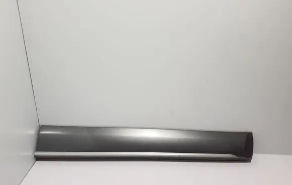 Nissan Qashqai Front door trim (molding) 80870HV11A