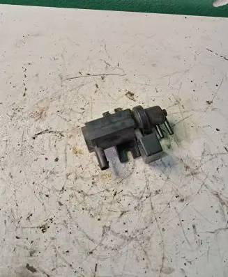 BMW 5 E60 E61 Turbo solenoid valve 7805391 08T106 70206301