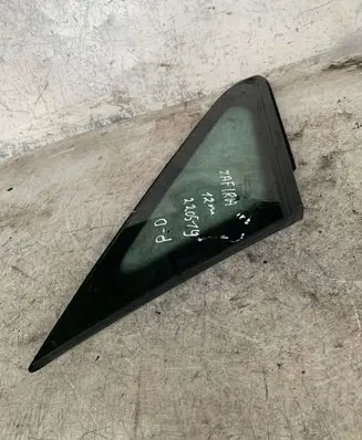 Opel Zafira B Front triangle window/glass 
