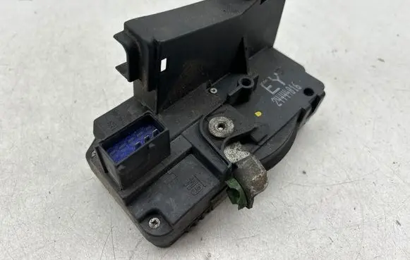 Opel Zafira A Front door lock 24444016