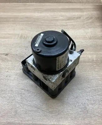 Volvo S40, V40 ABS Pump 30672506A 4N512C405EB