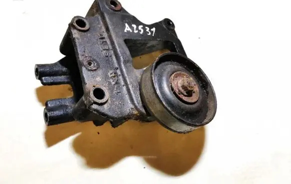 Hyundai Trajet Engine mounting bracket