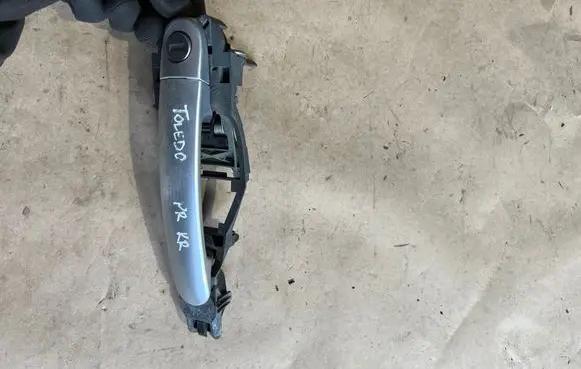 Seat Toledo II (1M) Front door exterior handle 3B0837885