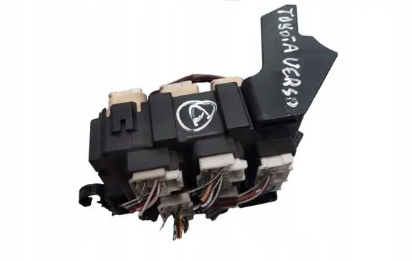 Toyota Corolla Verso AR10 Fuse box set 82734-05030