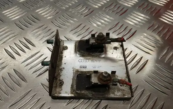 Audi A4 S4 B5 8D Coolant fan relay 8D0959493