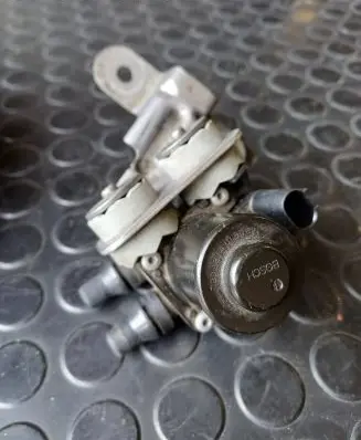 BMW X5 F15 Coolant heater control valve 8517589 1147412226