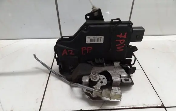 Audi A2 Front door lock 8Z1837016E
