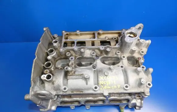 Volvo XC40 Engine head P32211107 SJL07157A