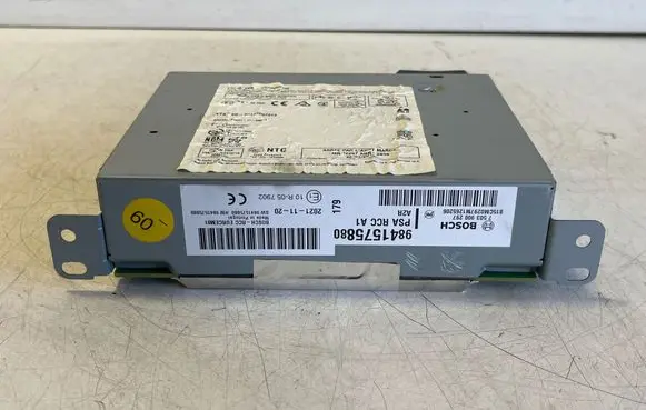 Opel Vivaro Radio/CD/DVD/GPS head unit 9841575880