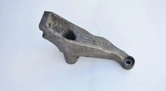 Audi A4 S4 B7 8E 8H Engine mounting bracket 8E0199307S
