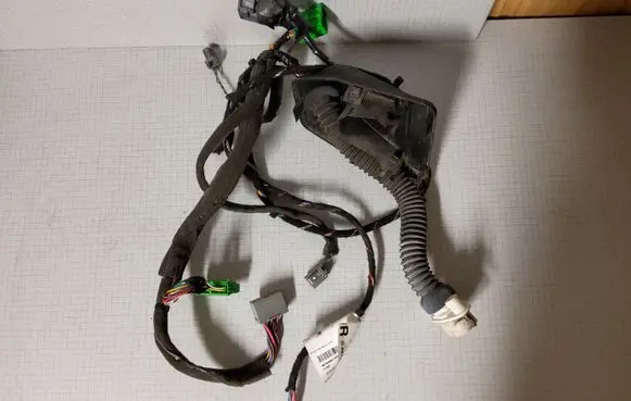 Volvo V70 Front door wiring loom 8676027