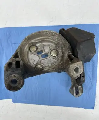 Volvo V50 Engine mounting bracket 30778783 31261603
