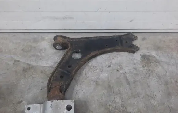 Volkswagen Golf V Front lower control arm/wishbone 1K0407190E