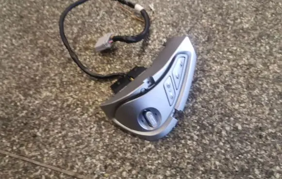 Nissan Leaf I (ZE0) Steering wheel buttons/switches 