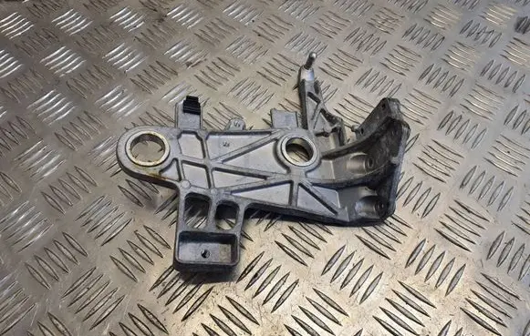 Mercedes-Benz C W204 Air filter cleaner box bracket assembly A6510902241