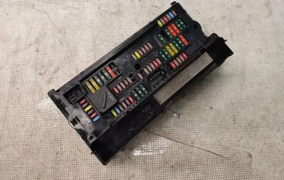 BMW 5 F10 F11 Fuse module 9252815 61149252815 61149234421