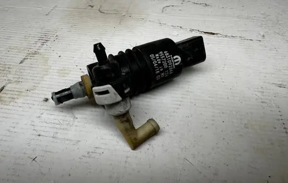 Jeep Compass Windscreen/windshield washer pump 68310928AA 9557200