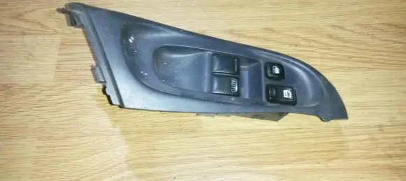 Nissan Almera N16 Electric window control switch