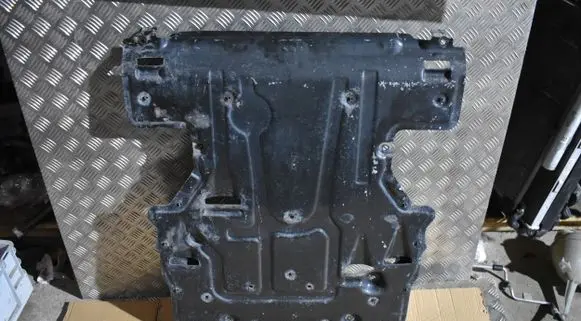 Mercedes-Benz GLE W167 Engine splash shield/under tray A1675200400