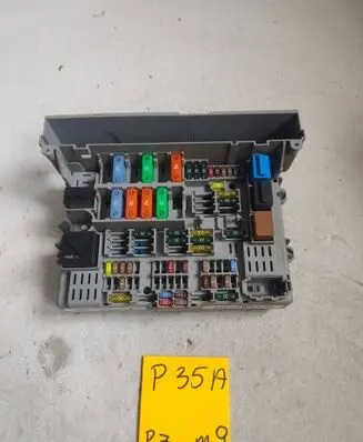 BMW 1 E81 E87 Fuse module 6906623